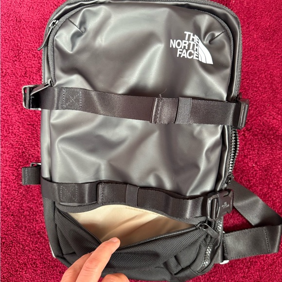 The North Face Commuter Alt Carry Pack - Picture 7 of 7